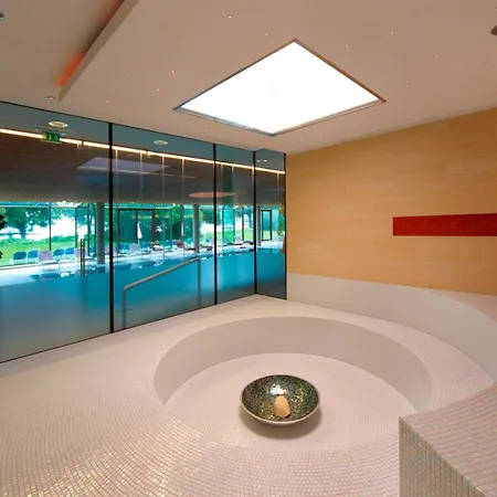 Otel Parkhotel Poertschach - Hotelresort Mit Insellage Am Woerthersee