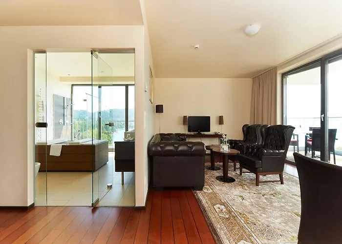 Отель Parkhotel Poertschach - Hotelresort Mit Insellage Am Woerthersee 4*