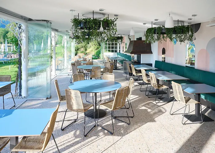 Parkhotel Poertschach - Hotelresort Mit Insellage Am Woerthersee