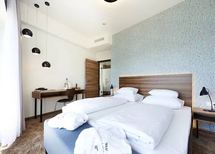 מלון Parkhotel Poertschach - Hotelresort Mit Insellage Am Woerthersee 4*